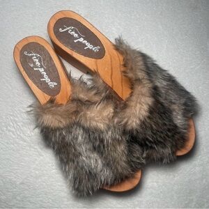 Free People Women's Fuzzy Slide Slippers - Gray and Brown